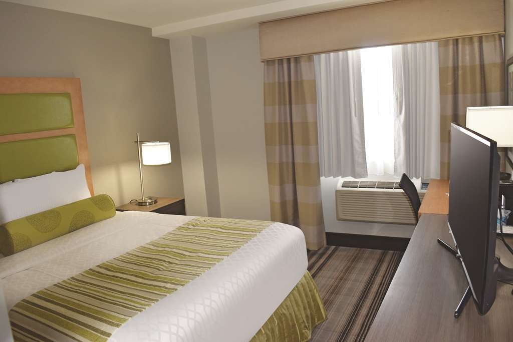 La Quinta Inn & Suites Far Rockaway - Beach Hotel New York Zimmer foto