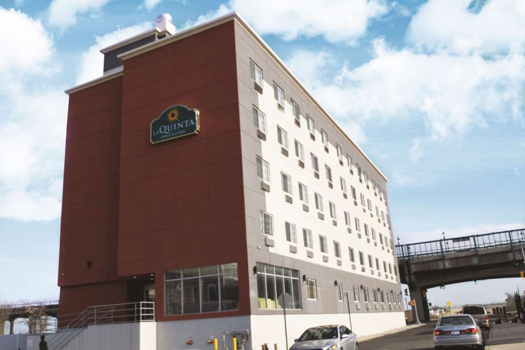 La Quinta Inn & Suites Far Rockaway - Beach Hotel New York Exterior foto