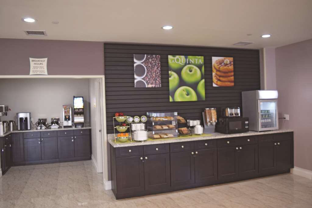 La Quinta Inn & Suites Far Rockaway - Beach Hotel New York Einrichtungen foto