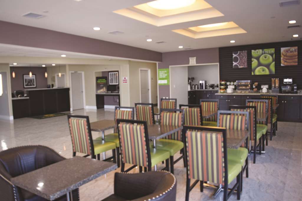 La Quinta Inn & Suites Far Rockaway - Beach Hotel New York Einrichtungen foto