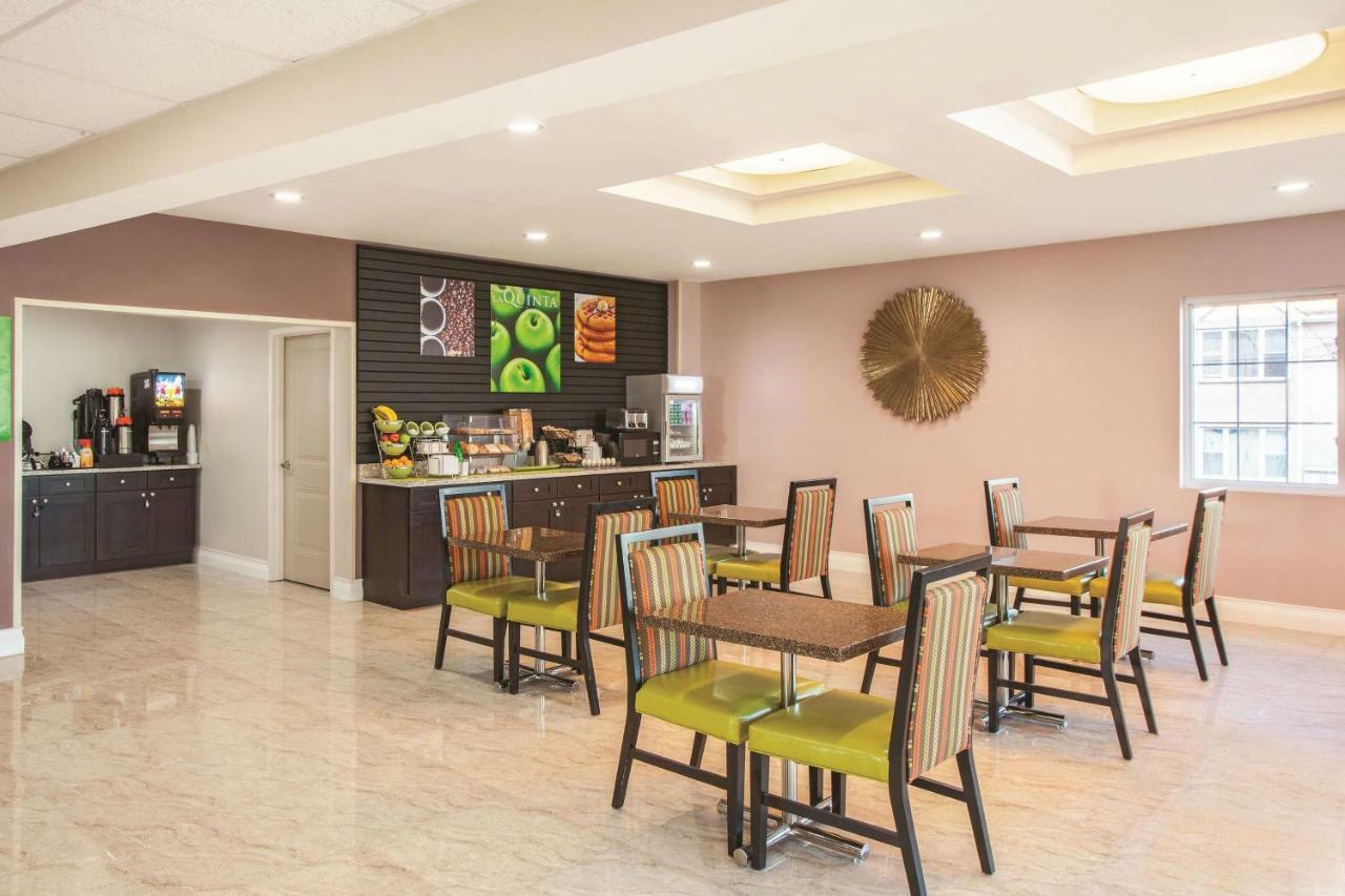 La Quinta Inn & Suites Far Rockaway - Beach Hotel New York Exterior foto