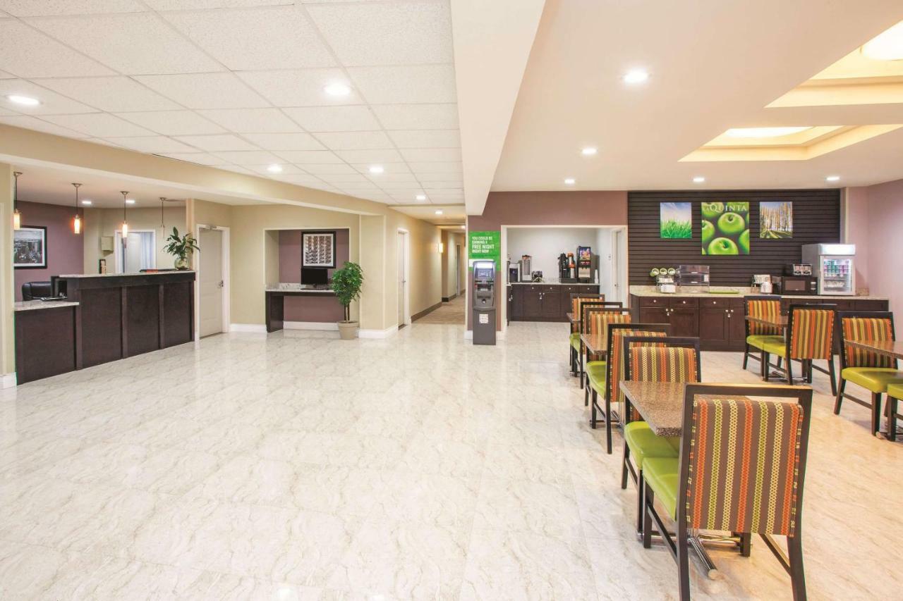 La Quinta Inn & Suites Far Rockaway - Beach Hotel New York Exterior foto