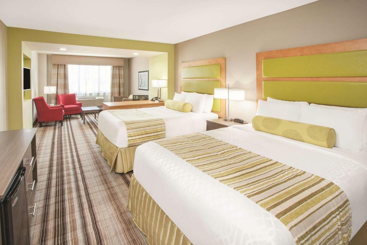 La Quinta Inn & Suites Far Rockaway - Beach Hotel New York Exterior foto